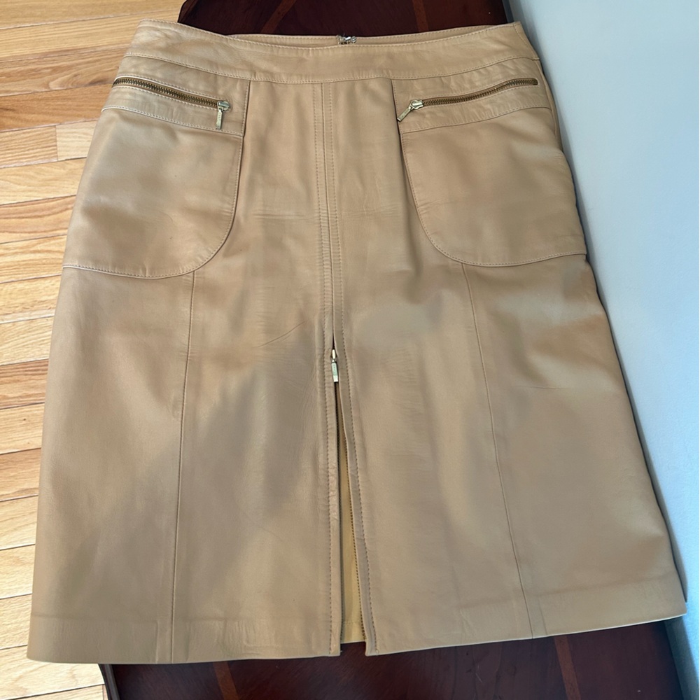 Vakko Leather Tan Skirt with Zipper Pockets and Zipper Slit